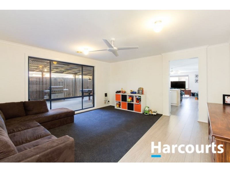 21 Phoenix Avenue, Cranbourne VIC 3977