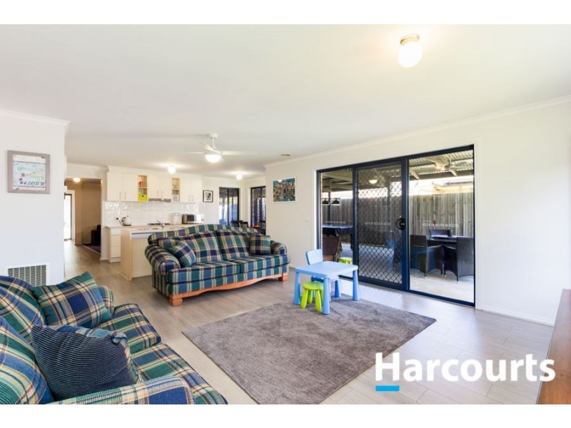 21 Phoenix Avenue, Cranbourne VIC 3977