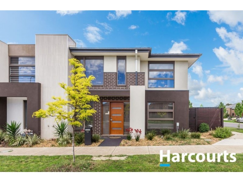 15 Fleuve Rise, Clyde North VIC 3978