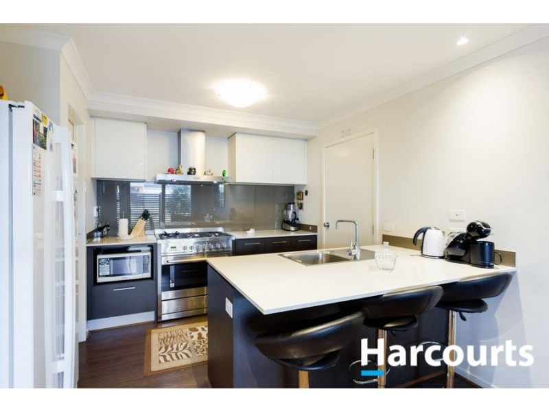 15 Fleuve Rise, Clyde North VIC 3978