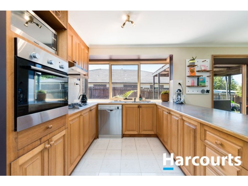 6 Wildwood Court, Cranbourne North VIC 3977