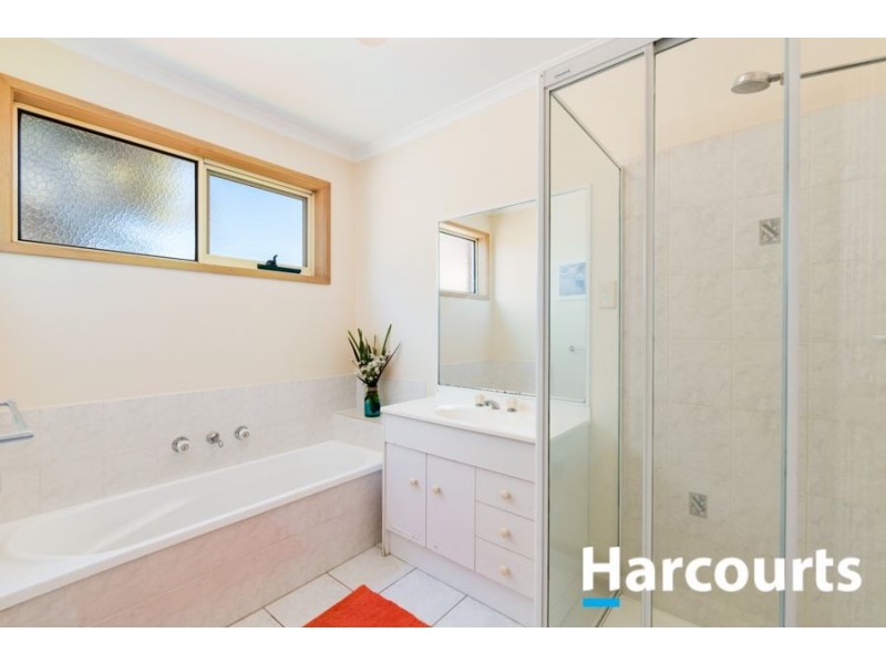 6 Wildwood Court, Cranbourne North VIC 3977