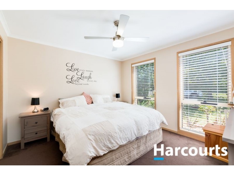 6 Wildwood Court, Cranbourne North VIC 3977