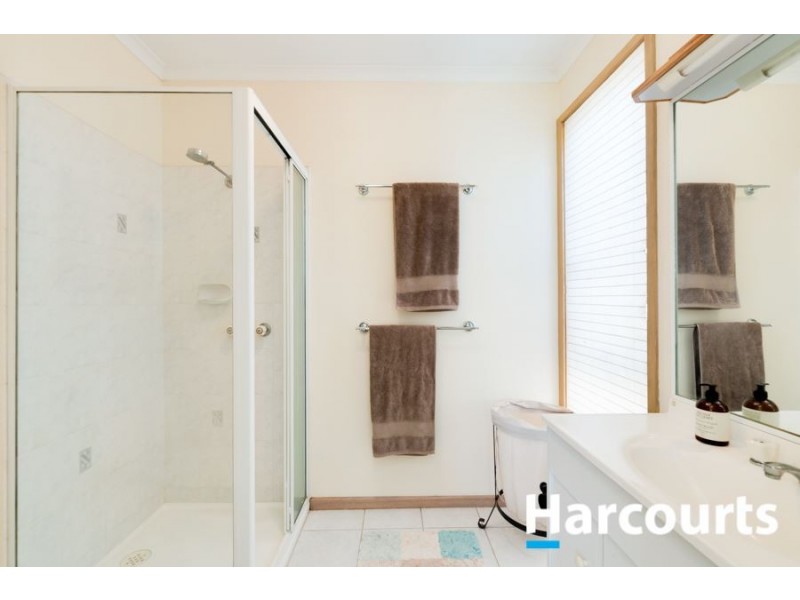 6 Wildwood Court, Cranbourne North VIC 3977