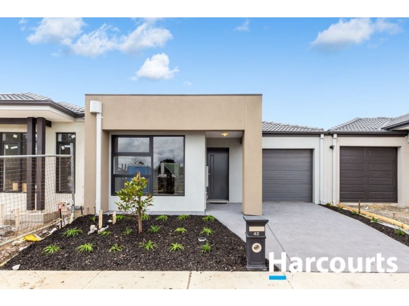 42 Mossey Crescent, Cranbourne East VIC 3977