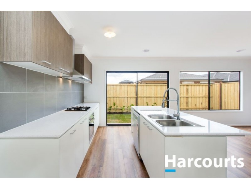 42 Mossey Crescent, Cranbourne East VIC 3977