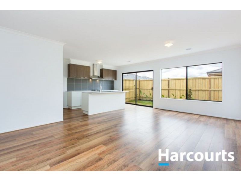 42 Mossey Crescent, Cranbourne East VIC 3977