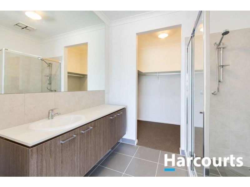 42 Mossey Crescent, Cranbourne East VIC 3977
