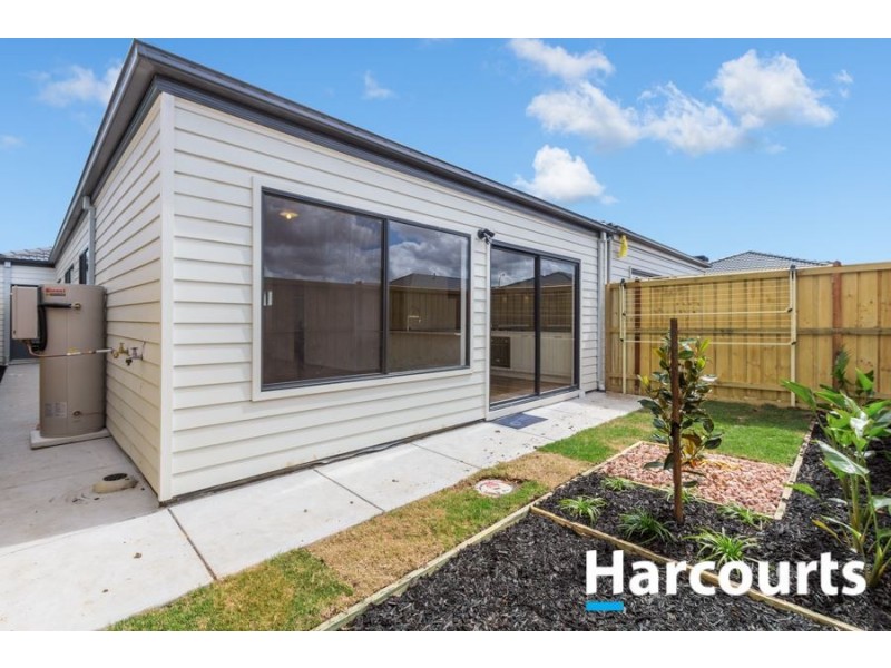 42 Mossey Crescent, Cranbourne East VIC 3977
