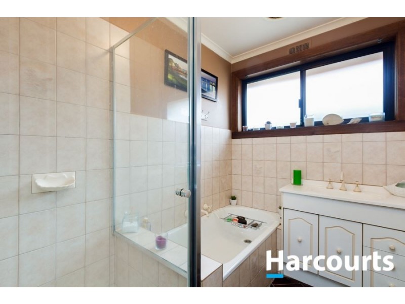 9 Ruffy Drive, Cranbourne VIC 3977