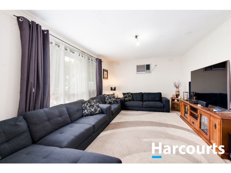 4 Fenfield Street, Cranbourne VIC 3977