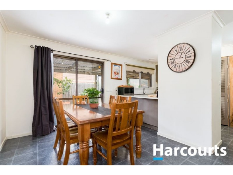 4 Fenfield Street, Cranbourne VIC 3977