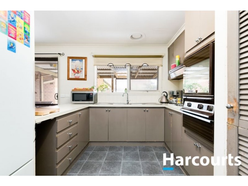 4 Fenfield Street, Cranbourne VIC 3977