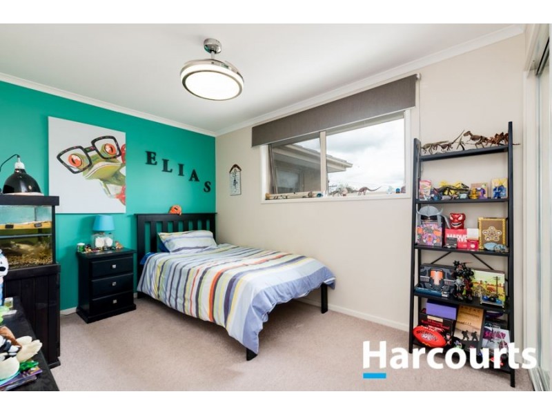 4 Fenfield Street, Cranbourne VIC 3977