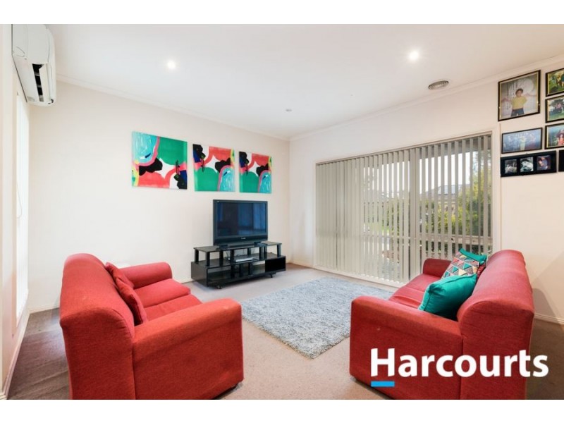 24 Ratcliffe Way, Lynbrook VIC 3975