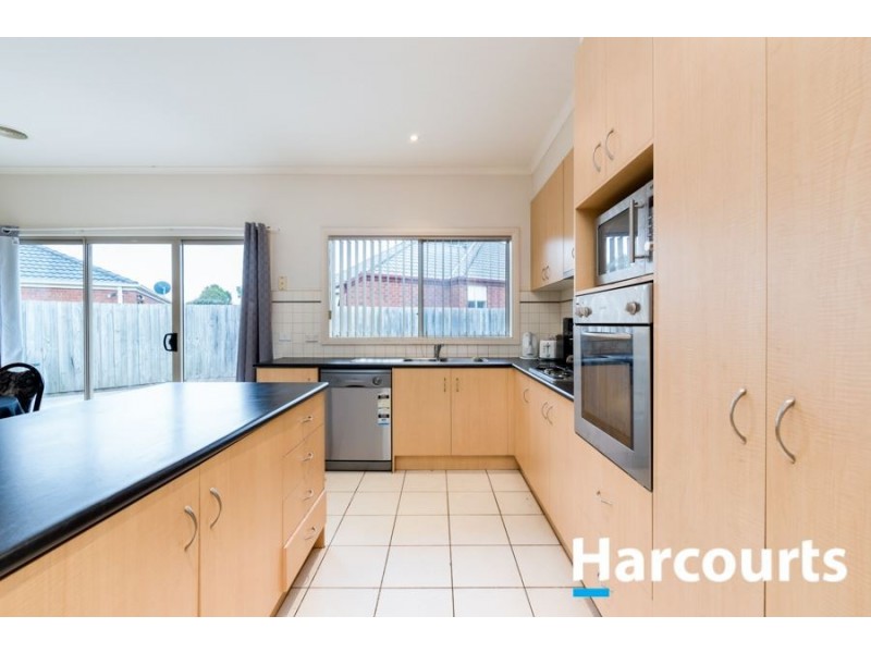 24 Ratcliffe Way, Lynbrook VIC 3975