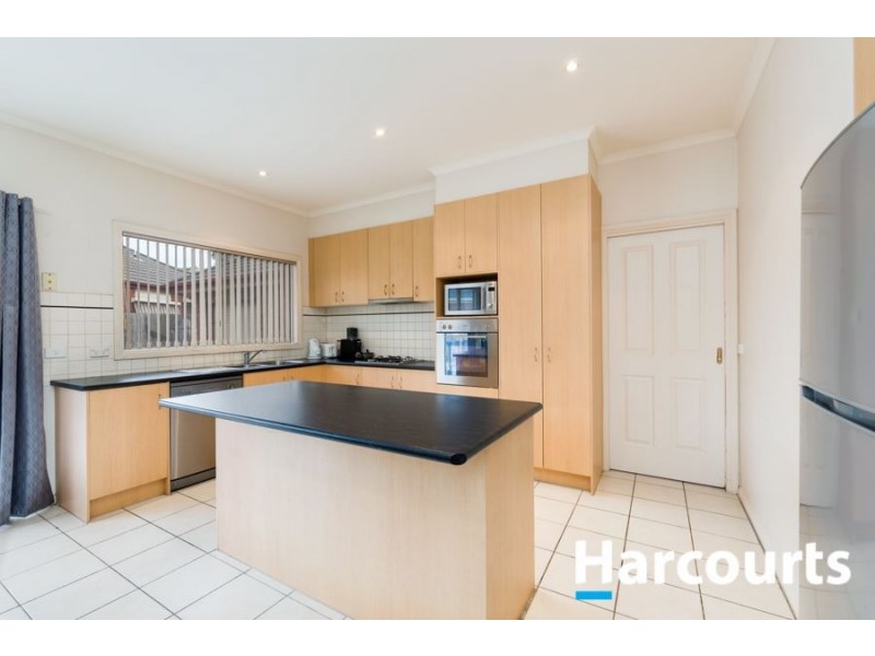 24 Ratcliffe Way, Lynbrook VIC 3975