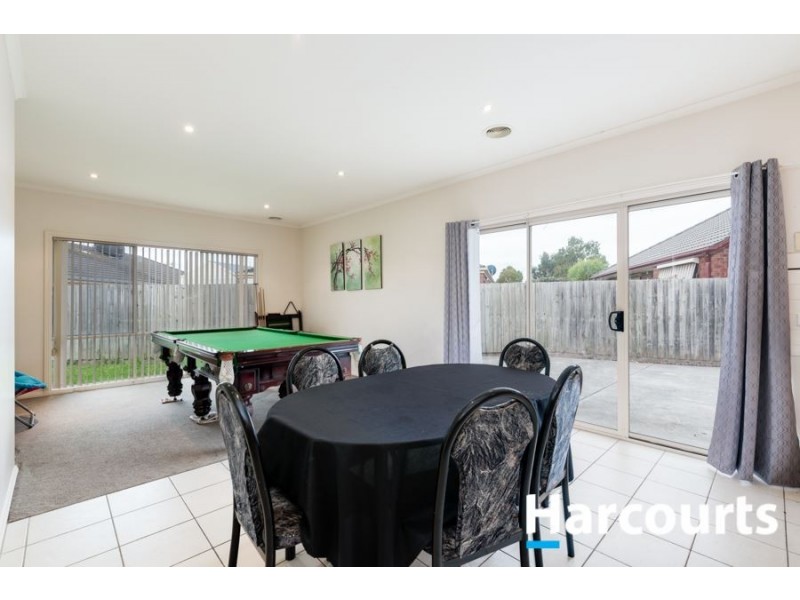 24 Ratcliffe Way, Lynbrook VIC 3975