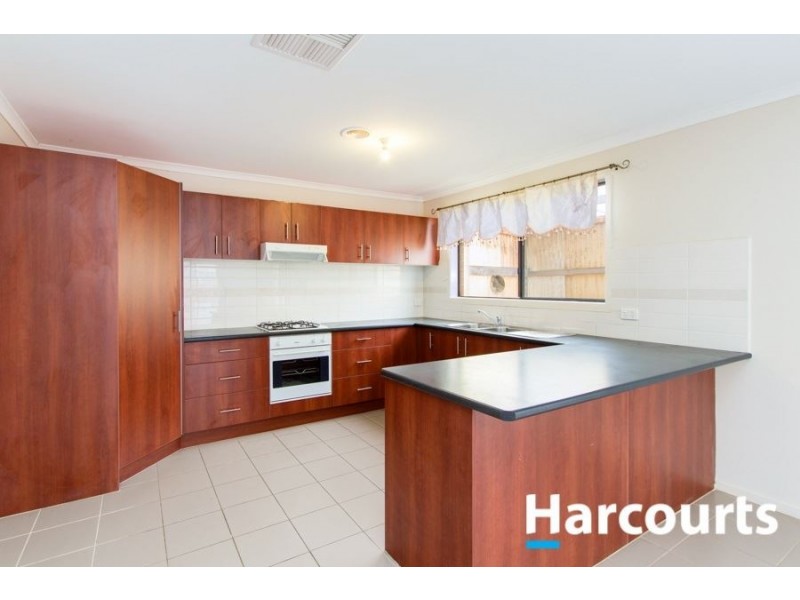 18 Tekarra Drive, Hampton Park VIC 3976