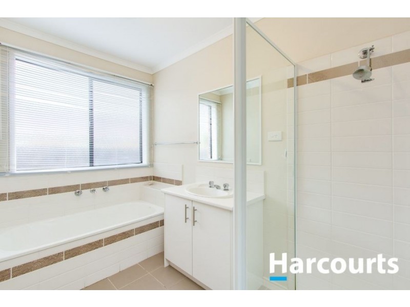 18 Tekarra Drive, Hampton Park VIC 3976