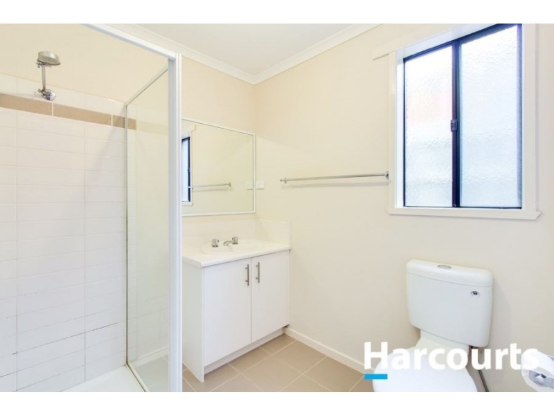 18 Tekarra Drive, Hampton Park VIC 3976