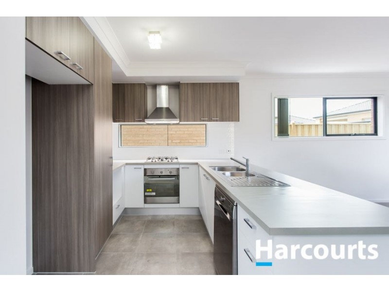 7 Portrait Place, Clyde North VIC 3978