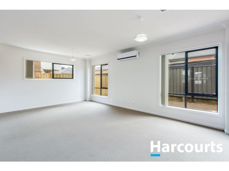 7 Portrait Place, Clyde North VIC 3978