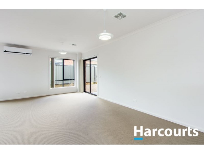 7 Portrait Place, Clyde North VIC 3978