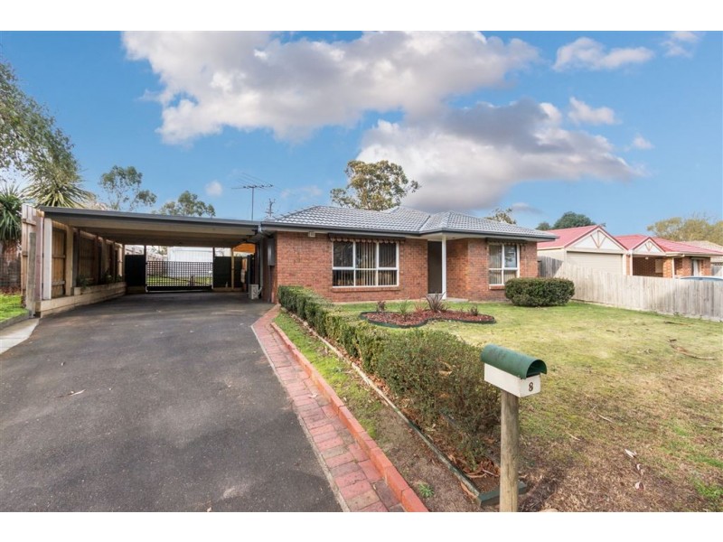 8 Phillip Court, Cranbourne VIC 3977