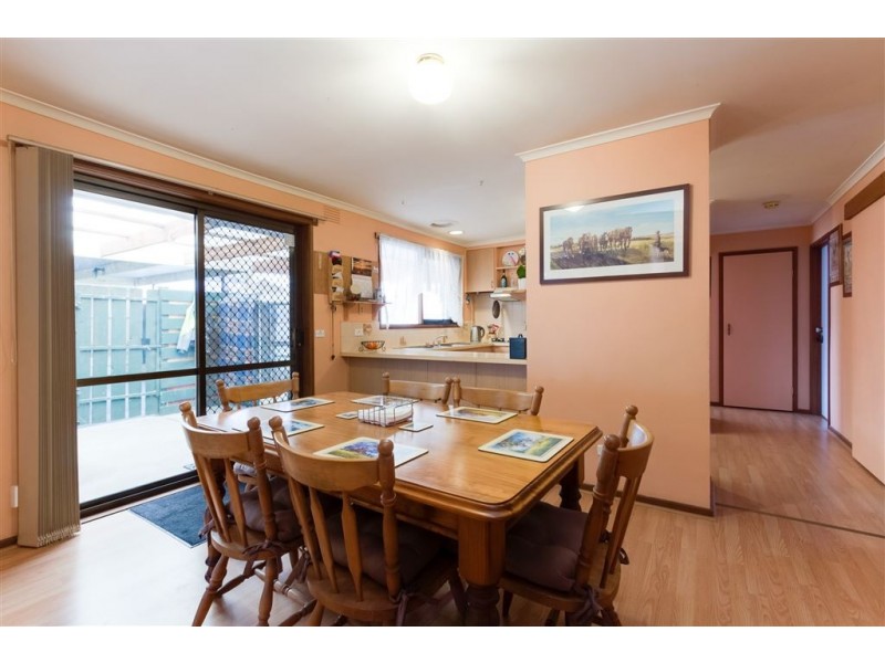 8 Phillip Court, Cranbourne VIC 3977