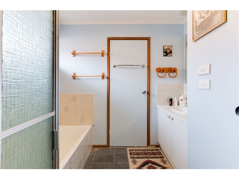 8 Phillip Court, Cranbourne VIC 3977