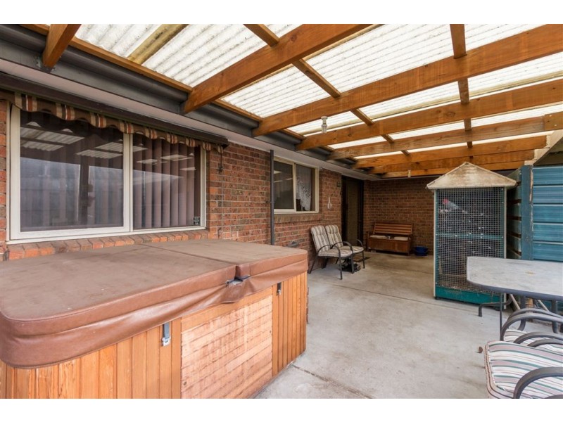 8 Phillip Court, Cranbourne VIC 3977