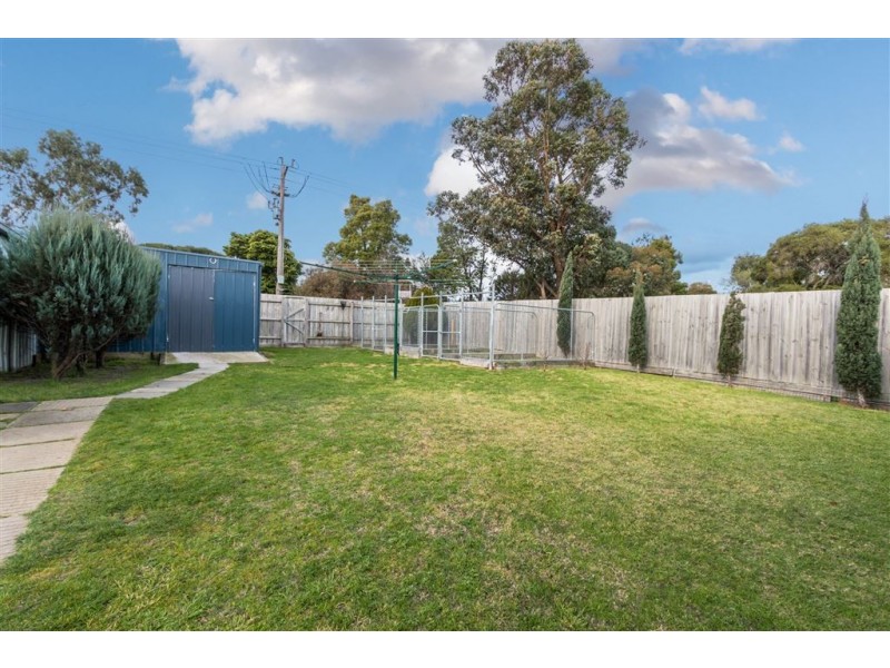 8 Phillip Court, Cranbourne VIC 3977