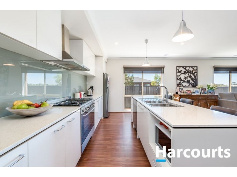 39 Artfield Street, Cranbourne East VIC 3977