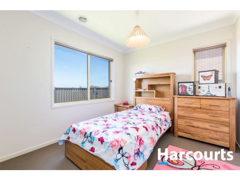 39 Artfield Street, Cranbourne East VIC 3977
