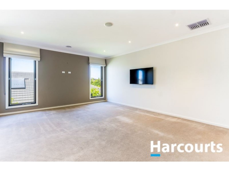 8 Eliburn Drive, Cranbourne East VIC 3977