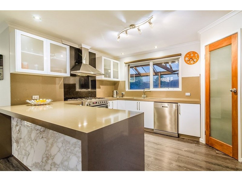 8 Porto Court, Cranbourne North VIC 3977