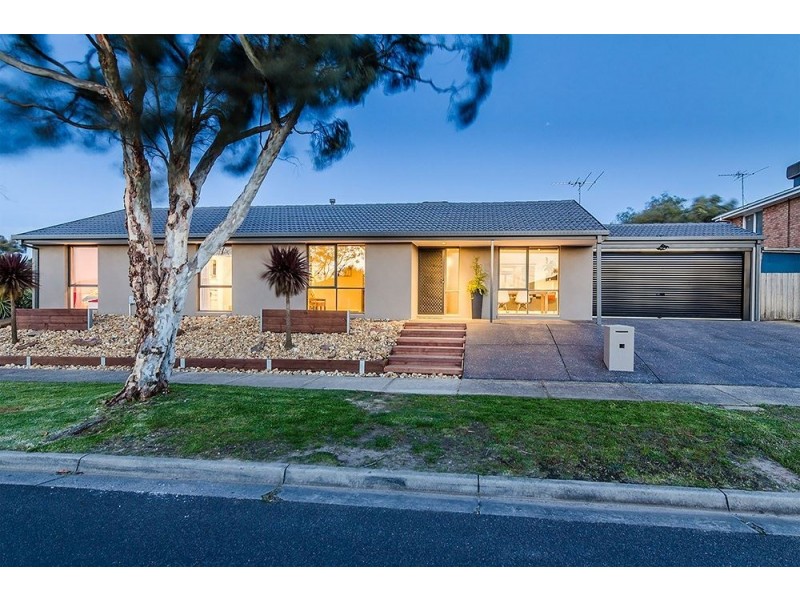8 Porto Court, Cranbourne North VIC 3977