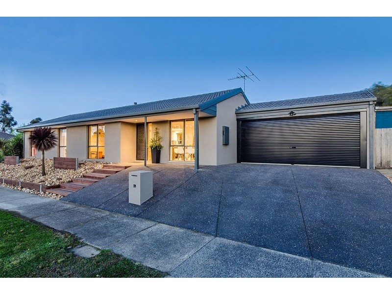 8 Porto Court, Cranbourne North VIC 3977