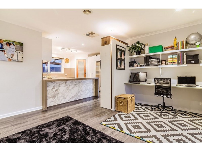 8 Porto Court, Cranbourne North VIC 3977