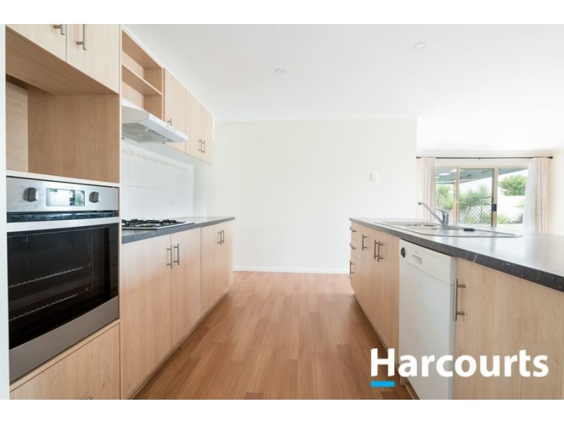 18 Gatehouse Parade, Cranbourne East VIC 3977