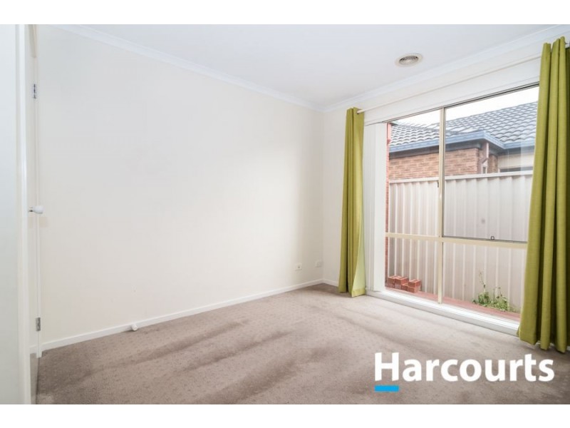 18 Gatehouse Parade, Cranbourne East VIC 3977