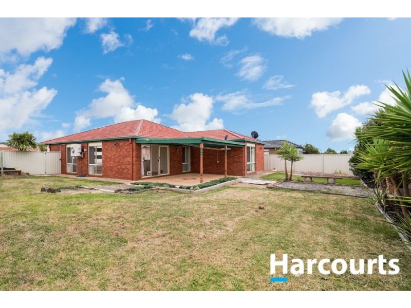 18 Gatehouse Parade, Cranbourne East VIC 3977