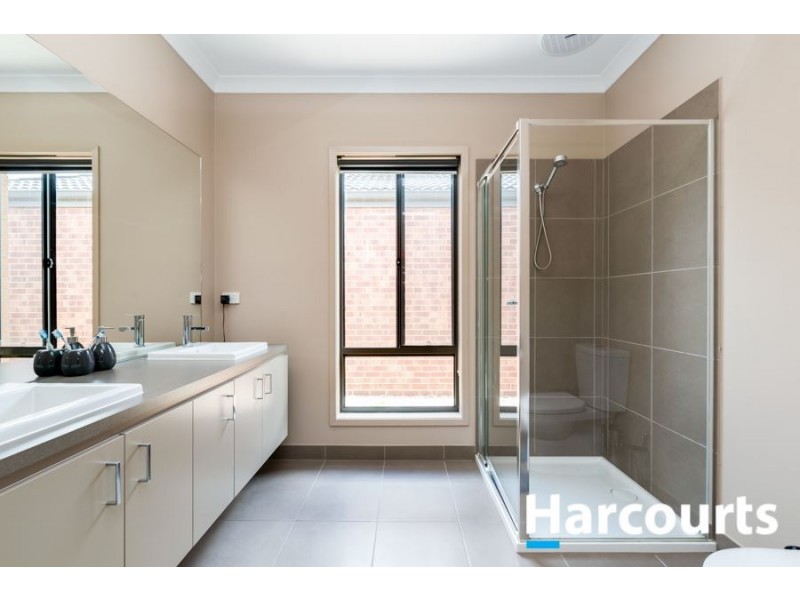 18 Cortula Road, Cranbourne East VIC 3977