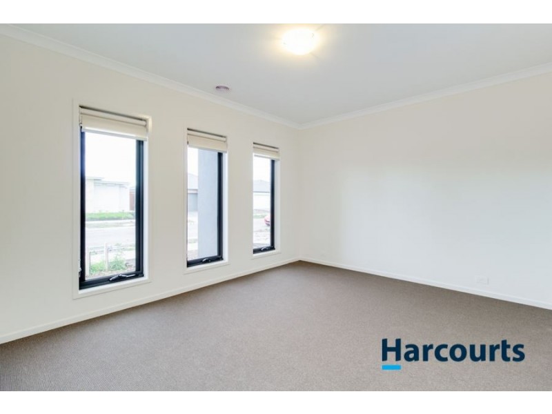 46 Stark Circuit, Cranbourne East VIC 3977