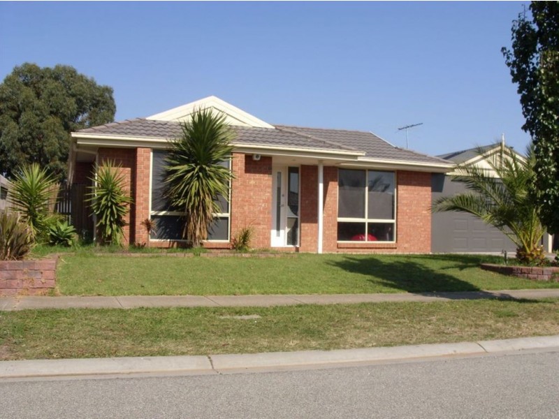 5 Mingay Place, Cranbourne West VIC 3977