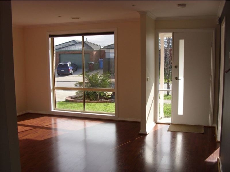 5 Mingay Place, Cranbourne West VIC 3977