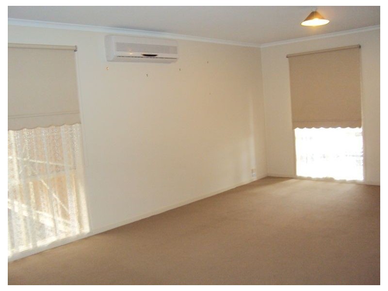 38 Scarborough Avenue, Cranbourne VIC 3977