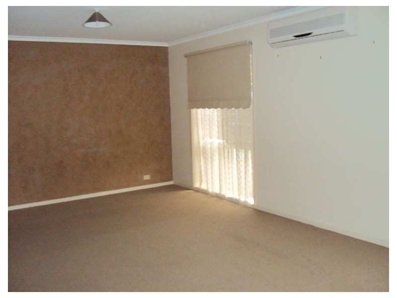 38 Scarborough Avenue, Cranbourne VIC 3977