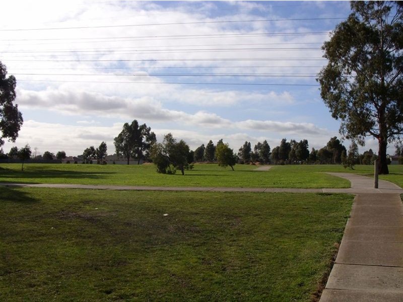 38 Scarborough Avenue, Cranbourne VIC 3977